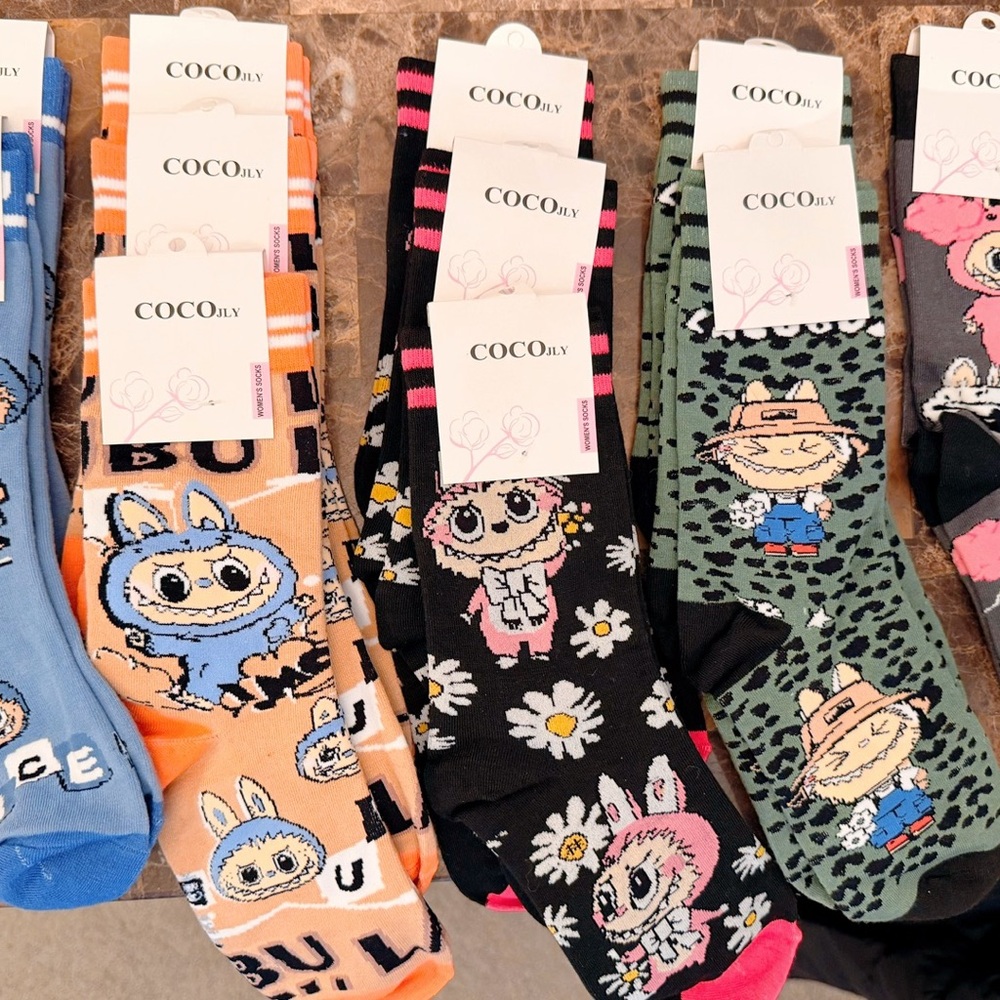 Women’s Black Floral Bunny Crew Socks - Cute Daisy Pattern